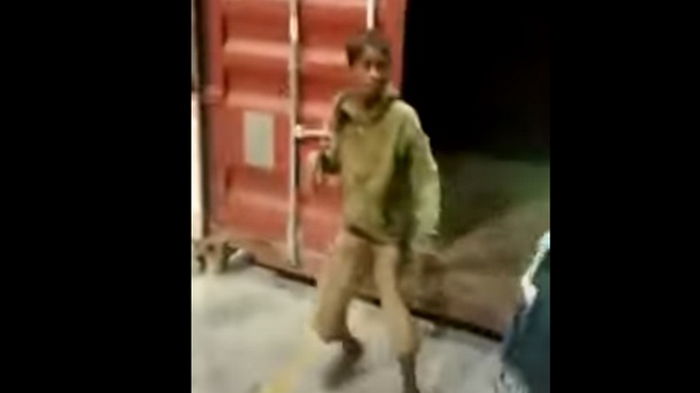 Подросток из Бангладеш, играя в прятки, оказался в Малайзии (видео)