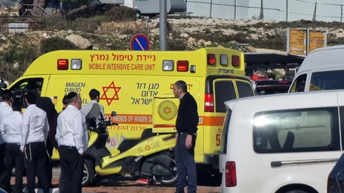 В Иерусалиме террорист врезался в остановку: есть жертвы