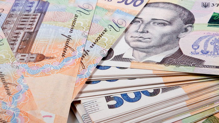 Банки поднимают ставки для гривневых депозитов. Но украинцы предпочитают валютные вклады