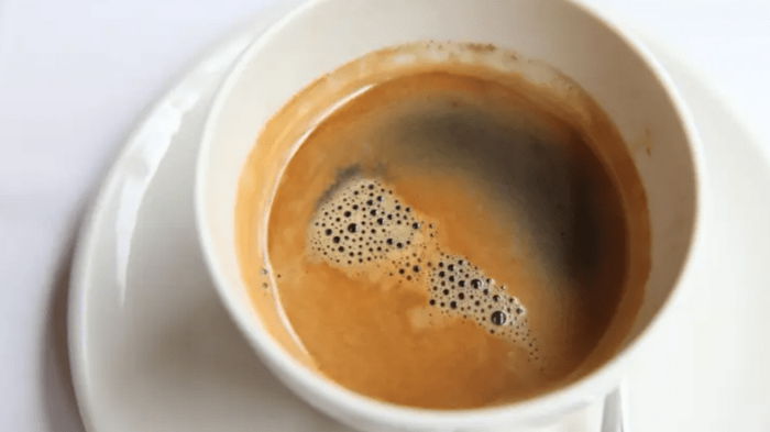Чашка кофе до спортзала: ученые считают, что напиток поможет с интенсивными тренировками
