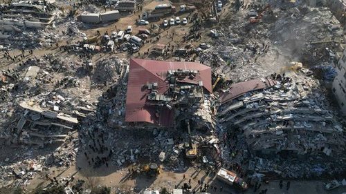 За обрушение домов в Турции привлекают к ответственности около тысячи ...