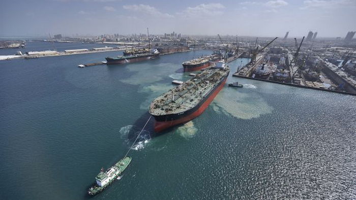 Россия начала поставлять крупные партии нефти в ОАЭ, — Reuters