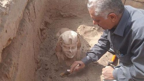 В Египте нашли уникальную статую сфинкса