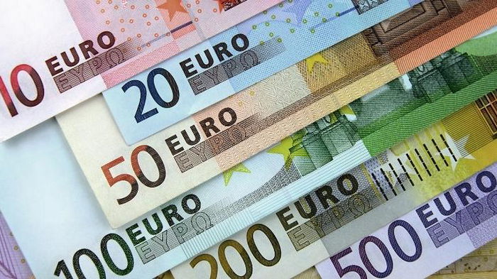 Курс евро в банках растет