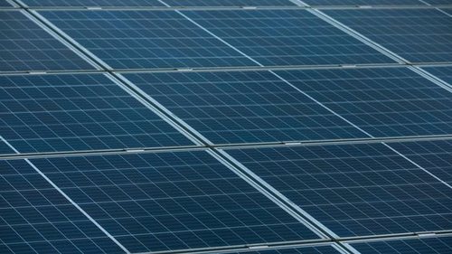 Самую большую в мире солнечную панель установят на крыше завода в Таил...