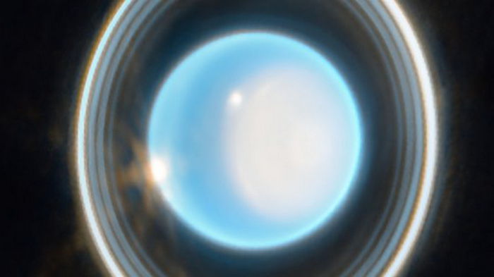 Телескоп Джеймс Уэбб сделал фото полярной шапки и колец Урана
