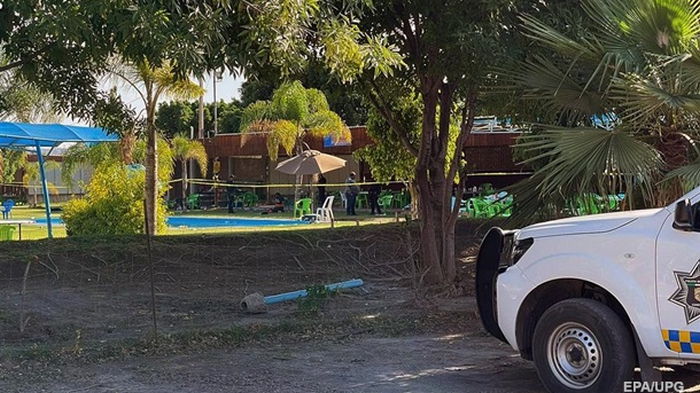 В Мексике расстреляли семь человек в бассейне