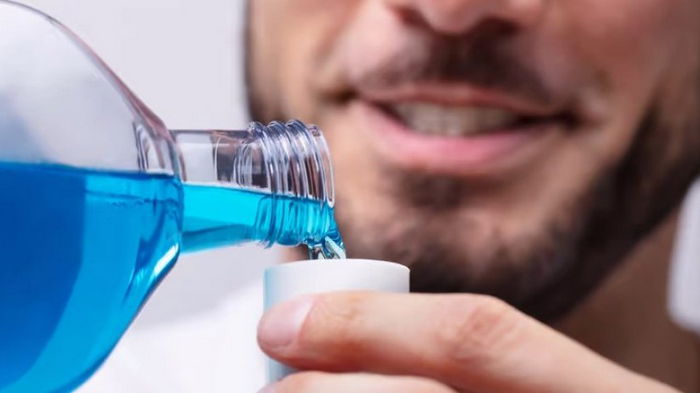 Ученые считают, что некоторые жидкости для полоскания рта могут быть опасны