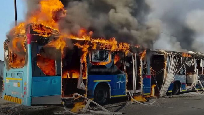 В РФ подожгли парковку с автобусами — соцсети