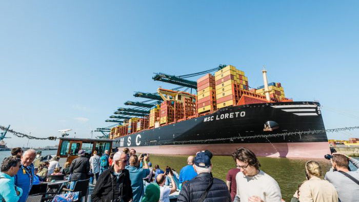 В порт Бельгии вошел крупнейший контейнеровоз в мире