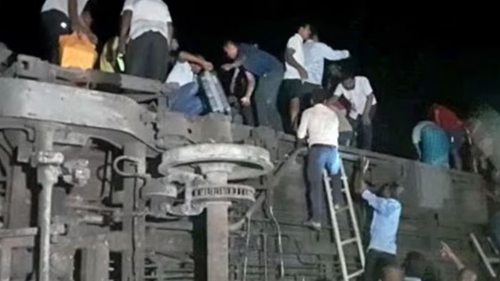 В Индии столкнулись три поезда: 50 человек погибли