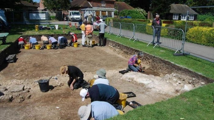 Впервые со времен Средневековья: в Британии обнаружили фундамент древнего монастыря