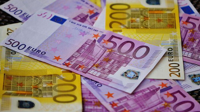 Официальный курс евро опустился ниже 41 грн