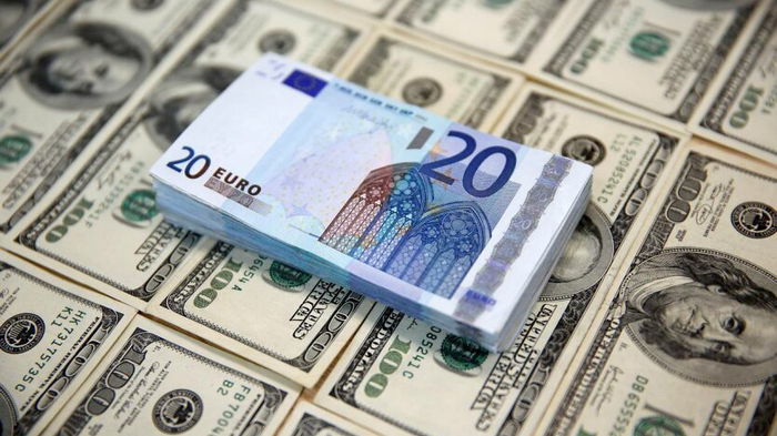 Официальный курс евро вырос на 27 копеек