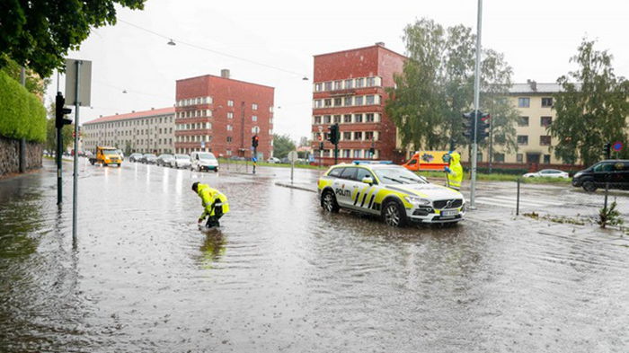 Из-за шторма в Норвегии эвакуировали тысячи человек (видео)