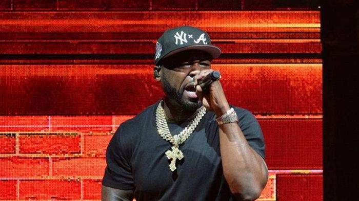 Репер 50 Cent розбив фанатці голову