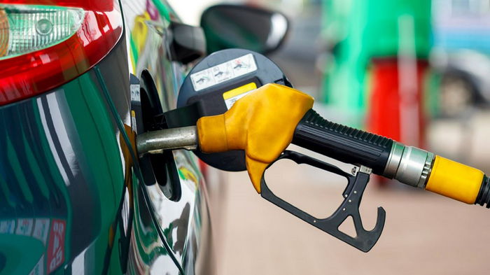 Цены на бензин в России восьмой день подряд бьют рекорды