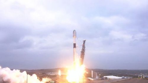 SpaceX отправила на орбиту военные спутники для предупреждения о ракет...