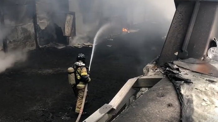 В центре Екатеринбурга горит недостроенная ледовая арена