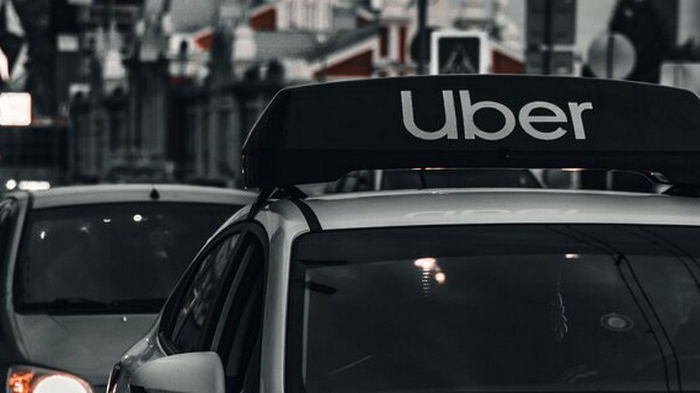 Uber начала предоставлять роботакси в США. Компания объединилась с дочерью Google