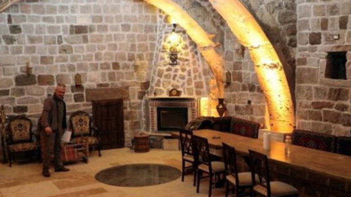 В Турции мужчина нашел под своим домом подземный город, которому 2000 лет