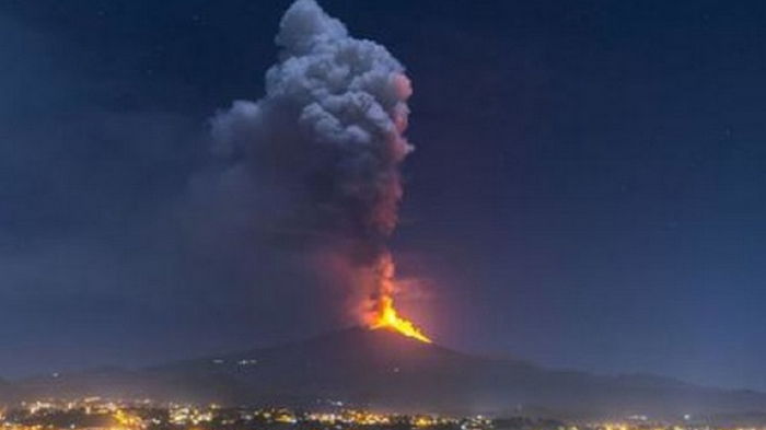 На Сицилії прокинувся вулкан Етна (видео)