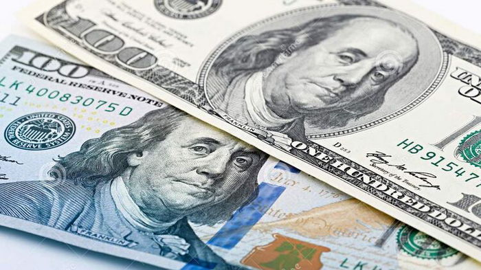 Доллар дешевеет пятый день подряд, но падение замедлилось