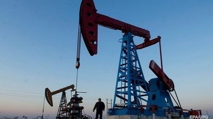 Добыча нефти на крупнейших месторождениях Казахстана упала на 56%