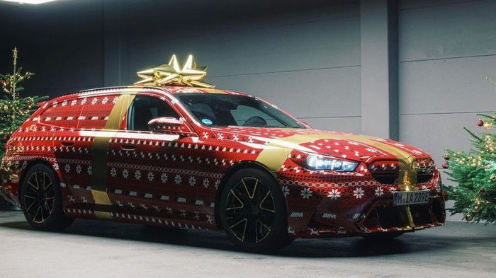 Новый BMW M5 2024 рассекретили в рождественском поздравлении (видео)