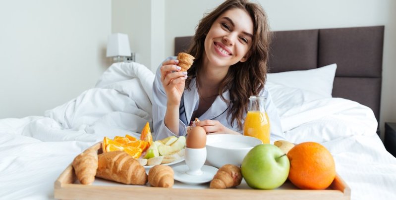 Сэкономить время утром, не жертвуя здоровьем: диетолог предложила универсальный завтрак