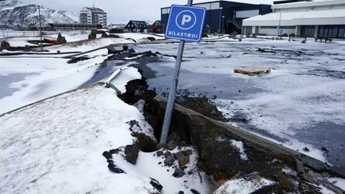 «Пропал без вести»: в Исландии мужчина провалился в трещину в земле