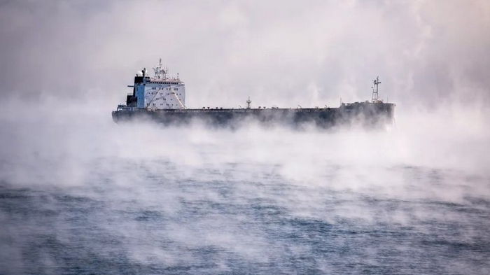 Тайна «морского дыма»: как и почему пар над водой поднимается даже в минусовую температуру