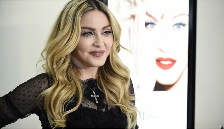 Мадонна отреагировала на иск о задержке начала концерта в США