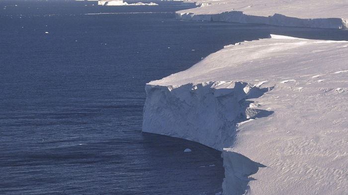Проклятье ледника Судного дня: ученые впервые пытались проплыть под ним, но что-то им помешало