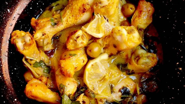 Удивительная кухня Марокко: рецепт курицы в ароматном соусе с лимоном и оливками