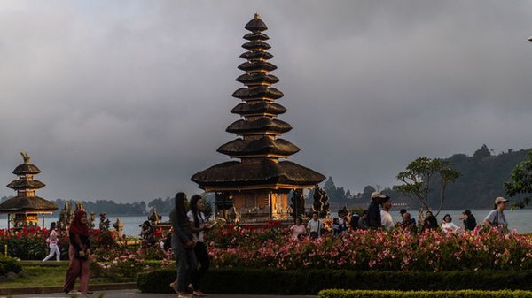 На Бали ввели налог на иностранных туристов. Собирают на защиту природ...