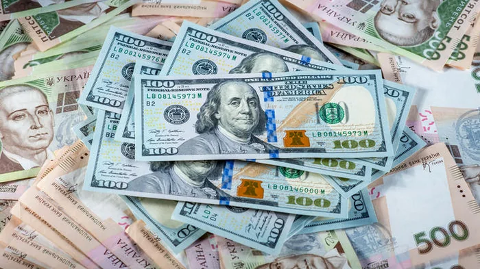 Доллар вырос после трехдневного падения: НБУ обновил официальный курс