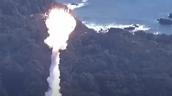 В Японии взорвалась ракета с военным спутником (видео)