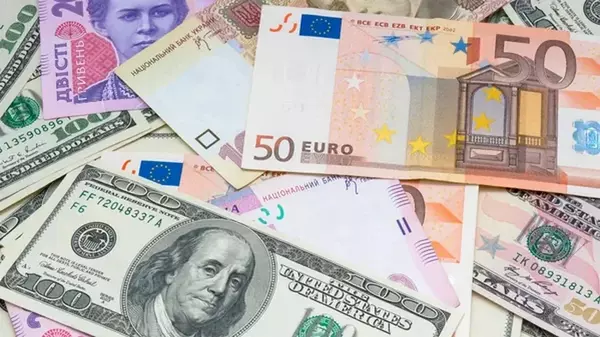 НБУ впервые поднял официальный курс доллара выше 39 гривен