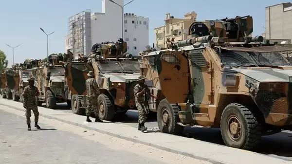 СМИ: В Ливии неизвестные обстреляли резиденцию премьера из гранатомето...