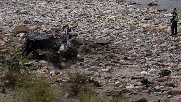 В Албанії через падіння авто в річку загинули восьмеро людей