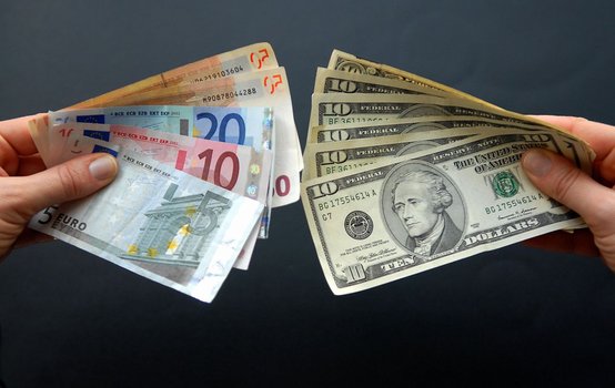 НБУ поднял официальный курс доллара до исторического максимума