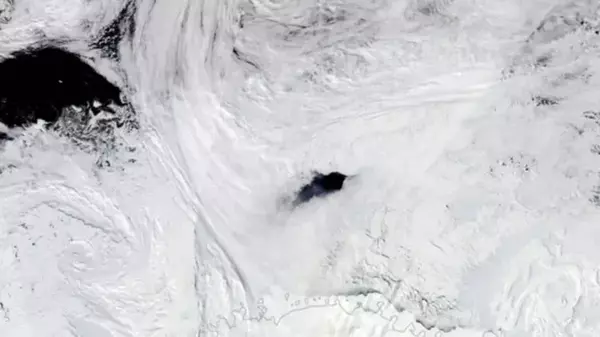 В Антарктиде появляется и пропадает дыра размером со Швейцарию: это наконец-то объяснили