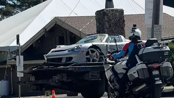 В ДТП разбили культовый суперкар Porsche за $1,5 миллиона (видео)