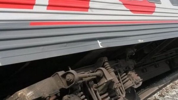 В двух областях России сошли с рельсов поезда
