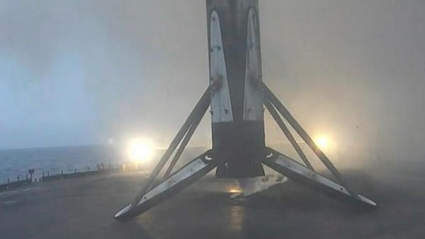 SpaceX приостановила запуск Starlink после падения 20 спутников