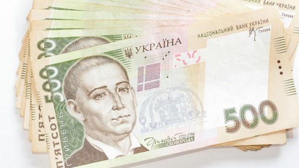 Українці запасаються готівковою гривнею через відключення світла