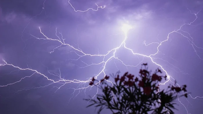 Мешканців Київщини синоптики попередили про небезпечні метеорологічні явища