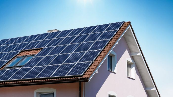 Сонячні панелі 550 W: оптимальне рішення для середніх та великих проек