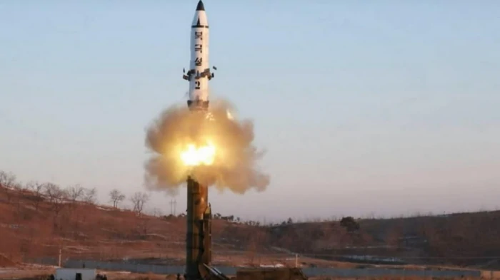 Индия впервые запустила баллистическую ракету с поезда